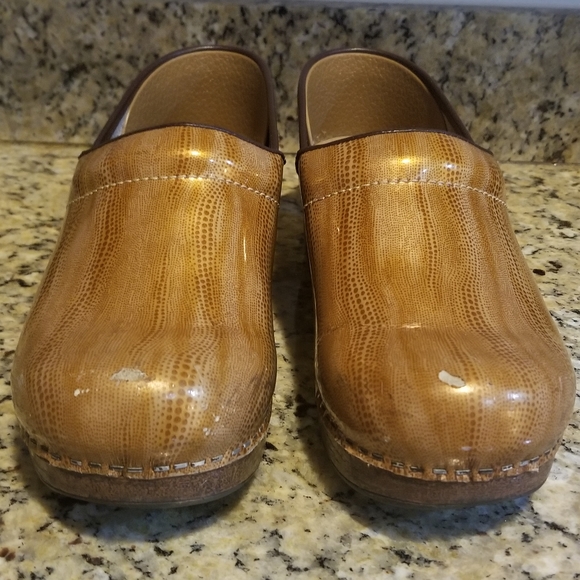 Dansko Women's Clogs size 8.5-9 - Picture 10 of 12
